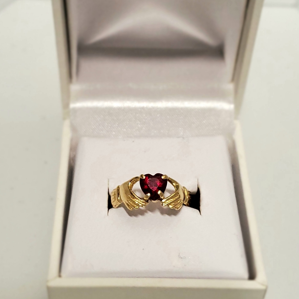 14K Gold Claddagh Garnet Stone Ring